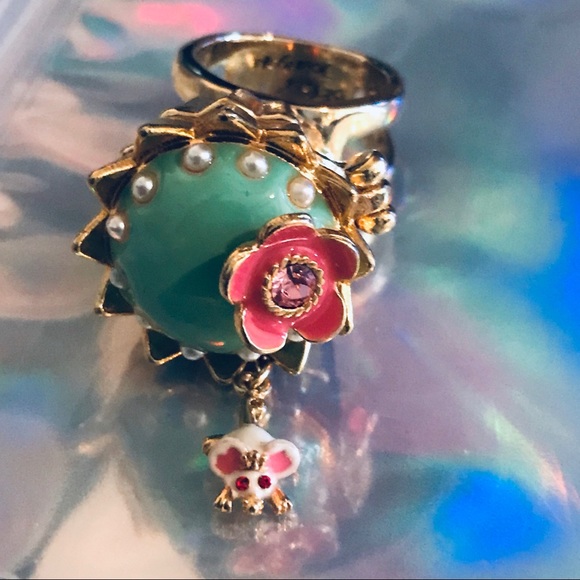 Pink cupcake tea party mouse ring vintage Betsey